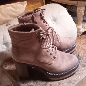 Gorgeous suede boots from altered state size 6 and 1/2 with laces